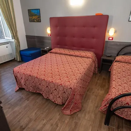 Szálloda Piola 2*