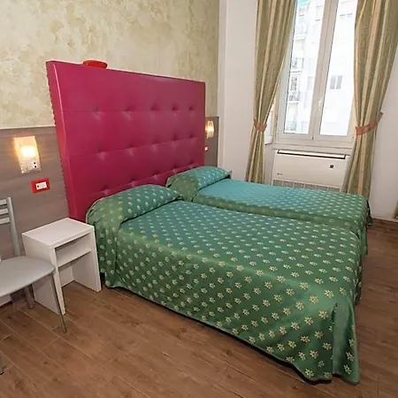 Piola Hotel 2*