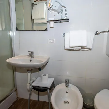 Szálloda Piola 2*